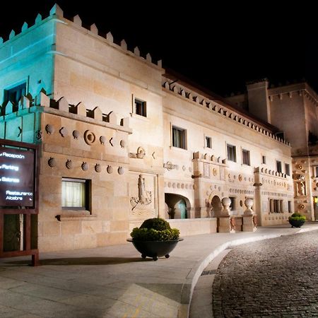Hotel Pazo Los Escudos Spa&Beach Vigo Exterior foto The Palace of the Dukes of Alba, the seat of the government of the Community of Madrid.