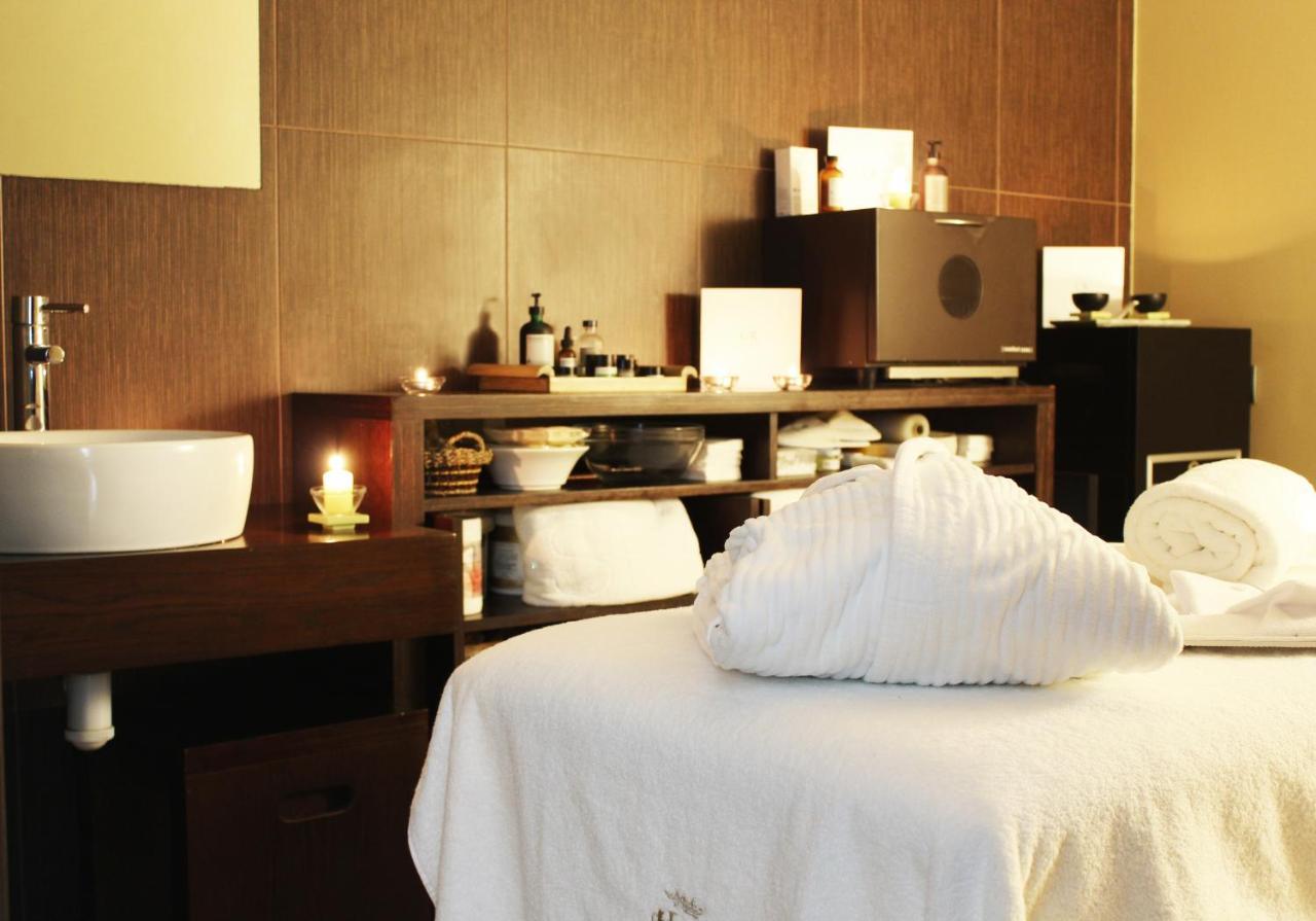 Hotel Pazo Los Escudos Spa&Beach Vigo Exterior foto A treatment room at the spa