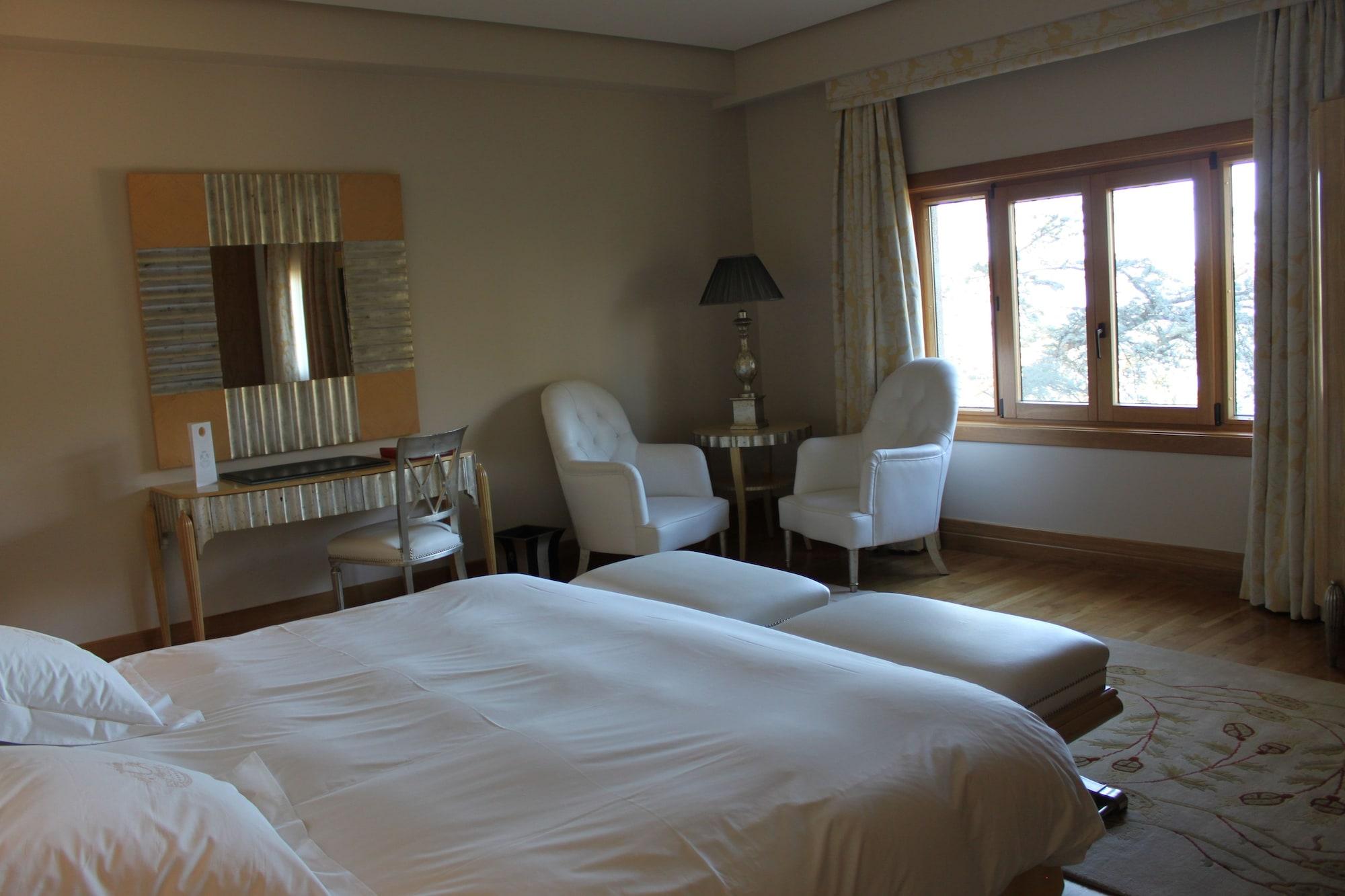 Hotel Pazo Los Escudos Spa&Beach Vigo Exterior foto A room at the hotel