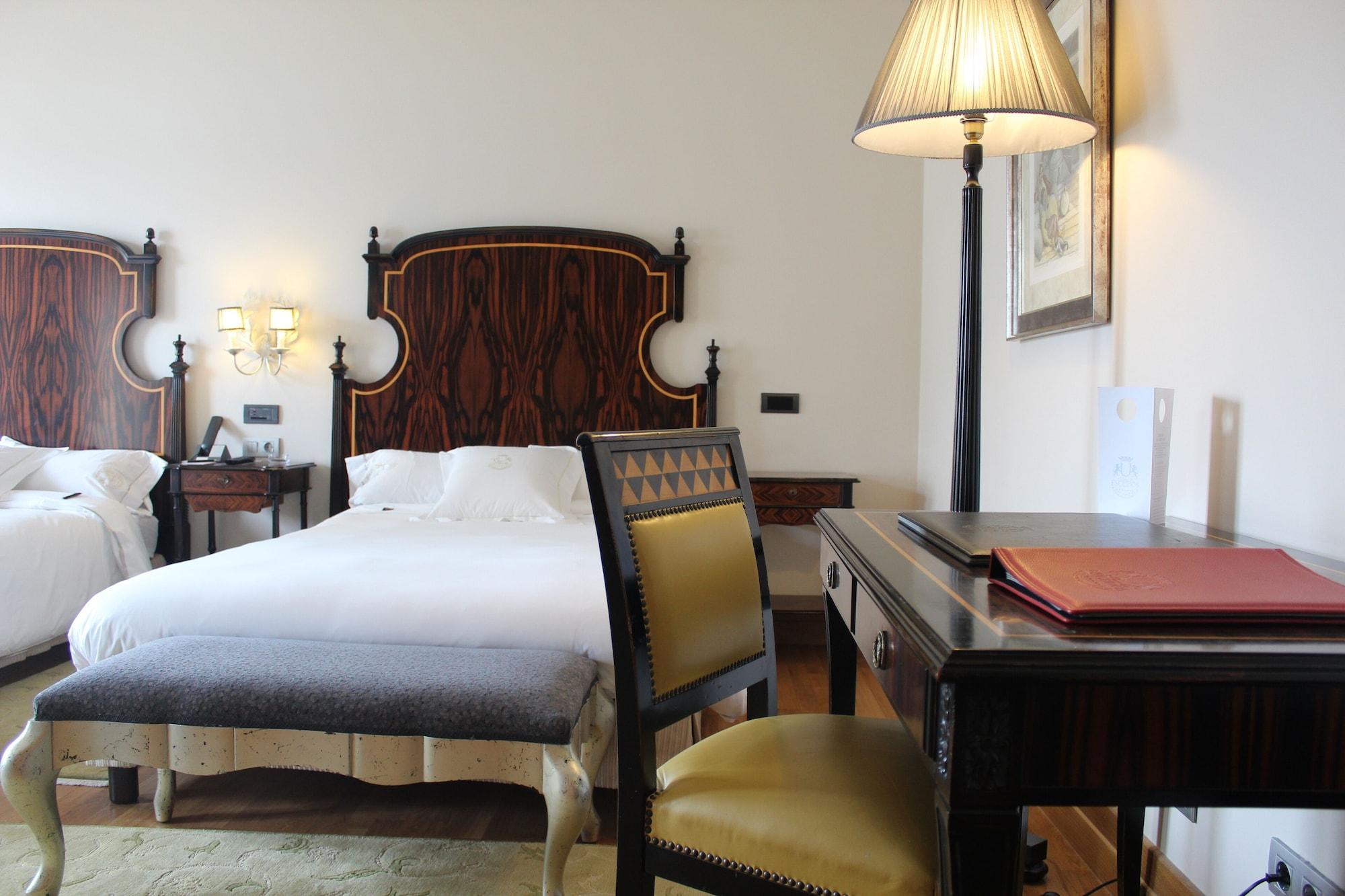 Hotel Pazo Los Escudos Spa&Beach Vigo Exterior foto A room at the hotel