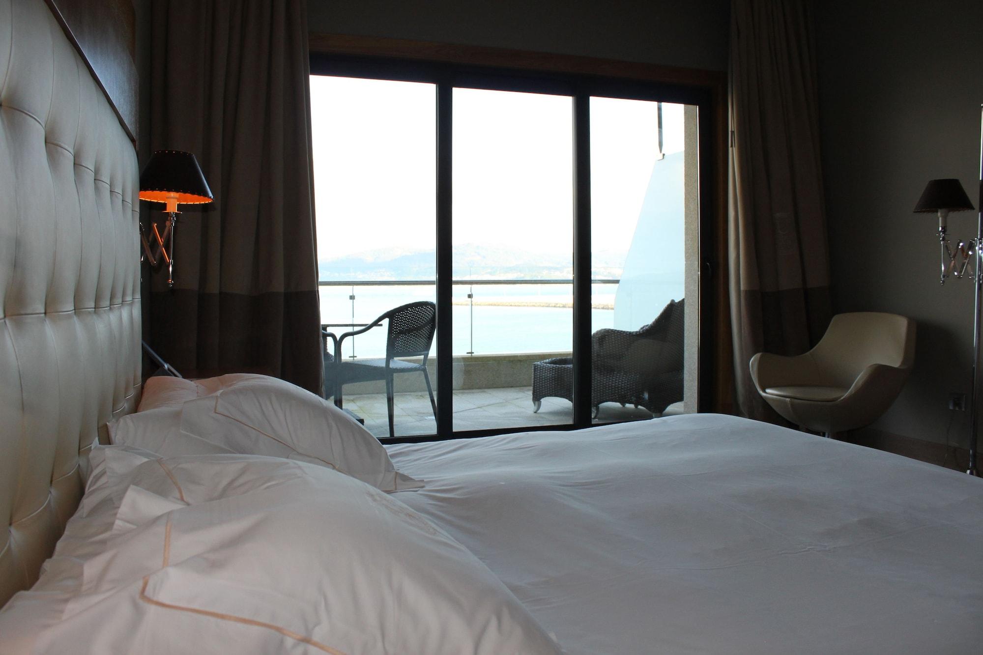 Hotel Pazo Los Escudos Spa&Beach Vigo Exterior foto A room at the hotel
