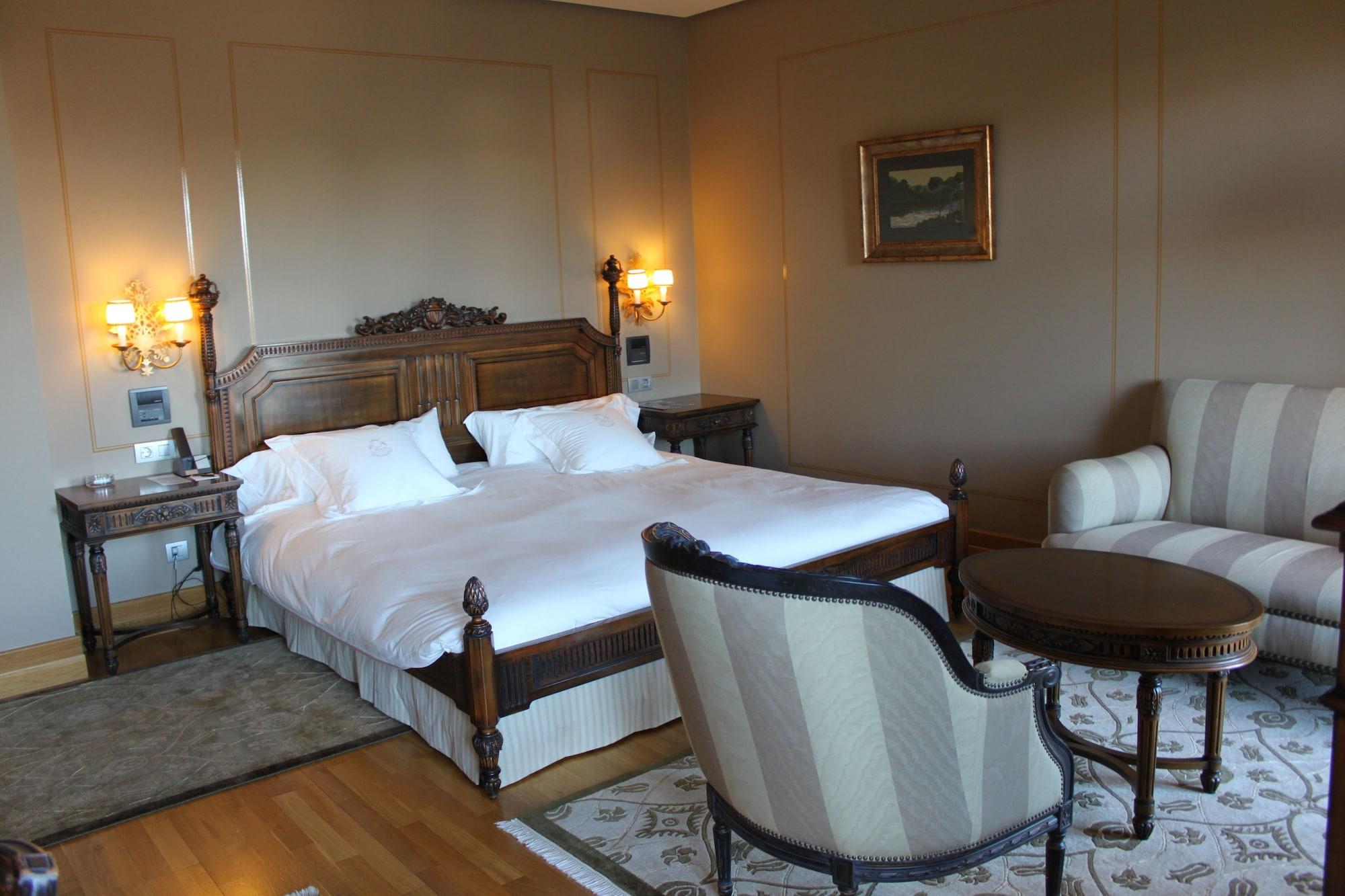 Hotel Pazo Los Escudos Spa&Beach Vigo Exterior foto A room at the hotel