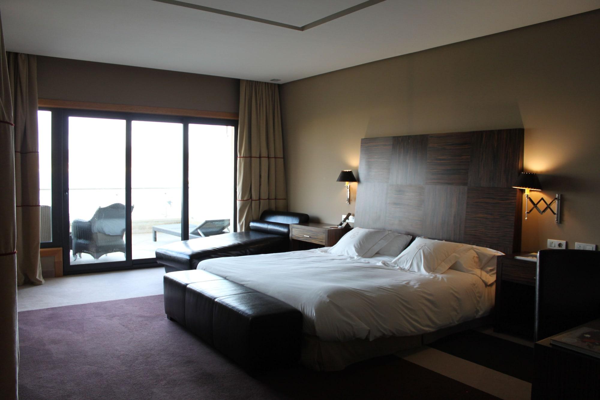 Hotel Pazo Los Escudos Spa&Beach Vigo Exterior foto A room at the hotel