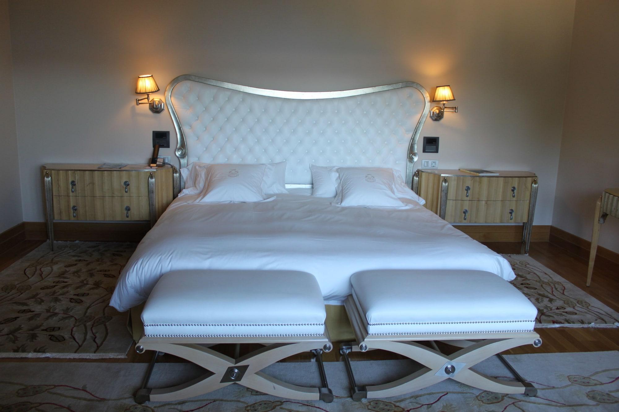 Hotel Pazo Los Escudos Spa&Beach Vigo Exterior foto A bed
