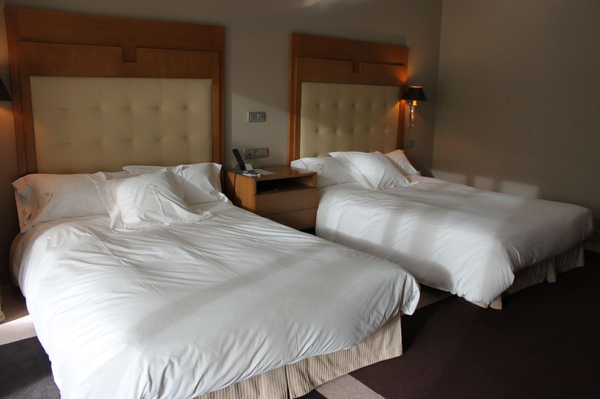 Hotel Pazo Los Escudos Spa&Beach Vigo Exterior foto A room at the hotel