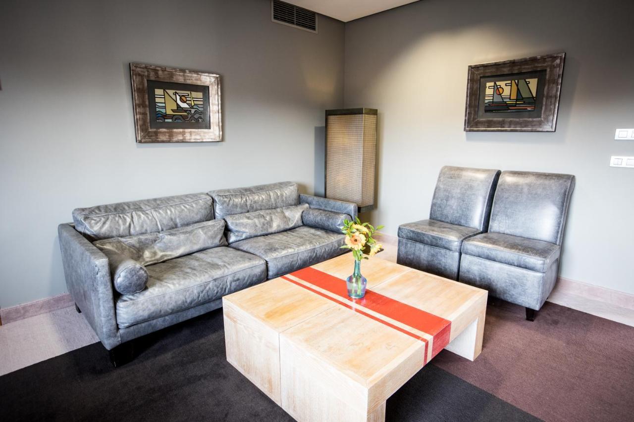 Hotel Pazo Los Escudos Spa&Beach Vigo Exterior foto The interior of the lounge