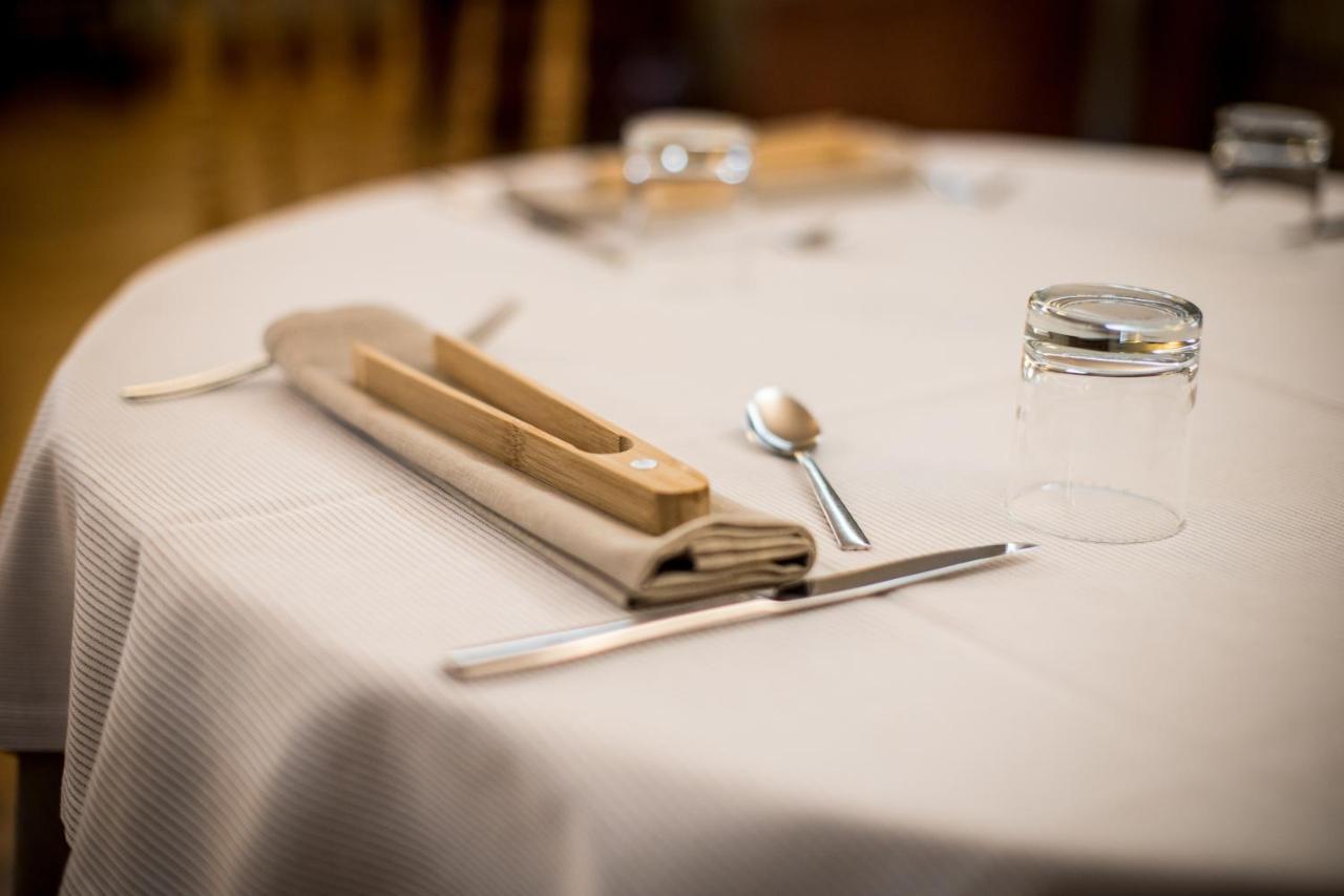 Hotel Pazo Los Escudos Spa&Beach Vigo Exterior foto A place setting with a sugar bowl