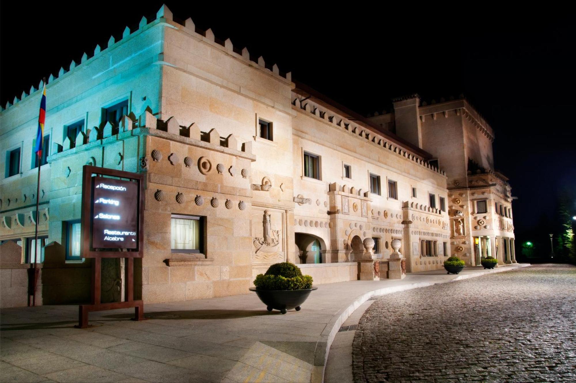 Hotel Pazo Los Escudos Spa&Beach Vigo Exterior foto The Palace of the Dukes of Alba, the seat of the government of the Community of Madrid.